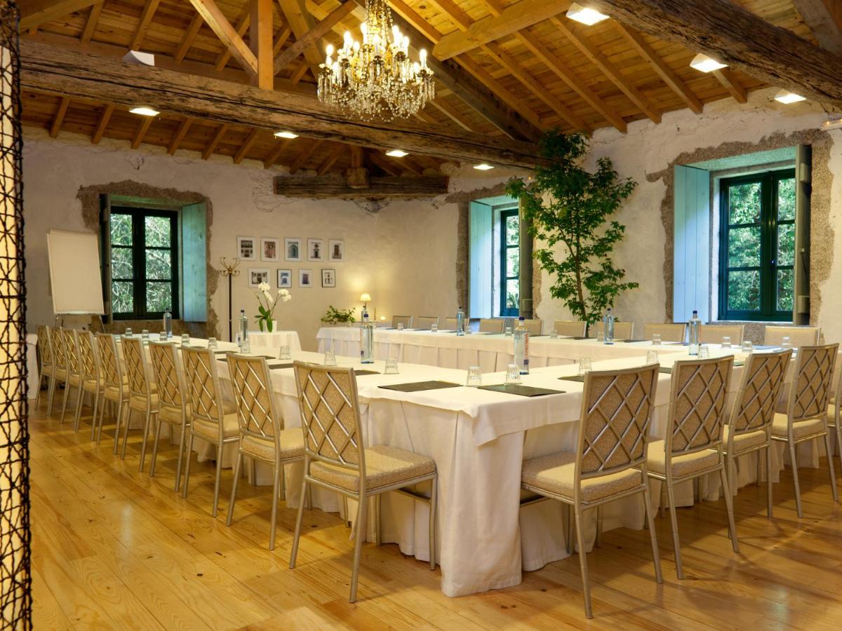 Un restaurante o sitio para comer en A Quinta Da Auga Hotel Spa Relais & Chateaux