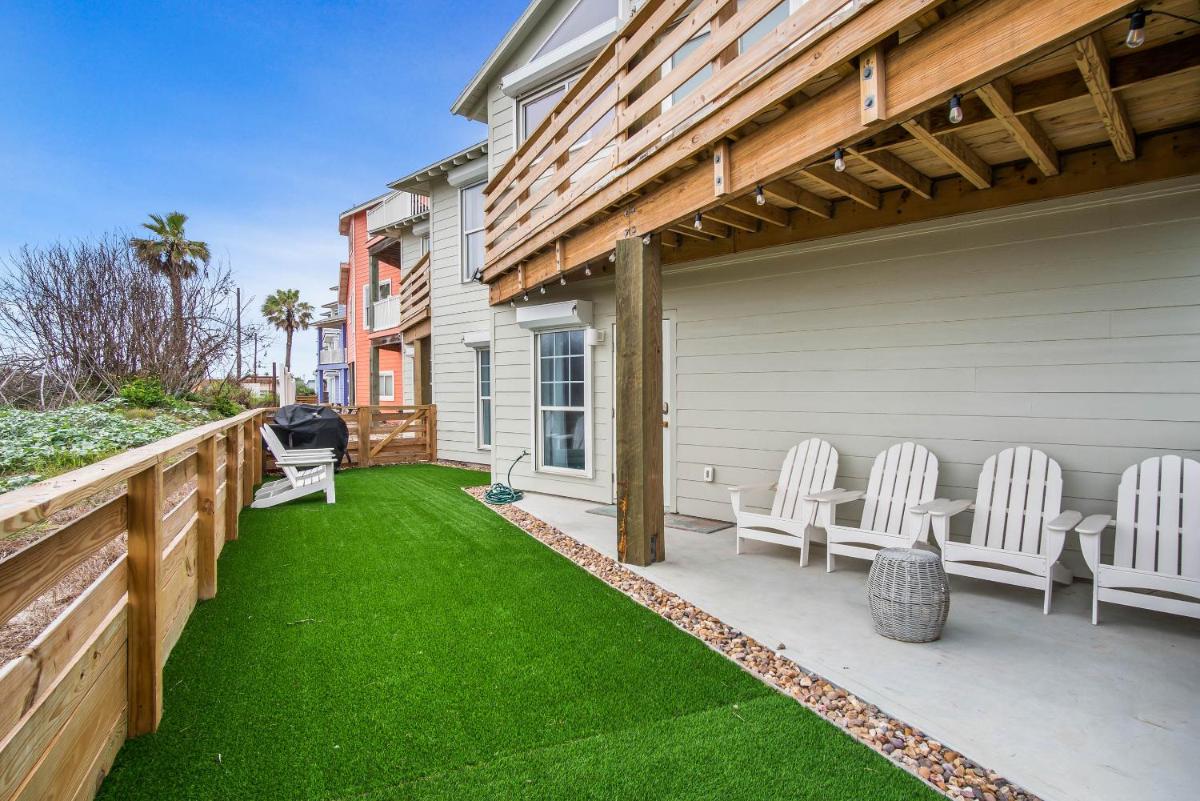 Tan Lines and Fine Wines - house - Housity