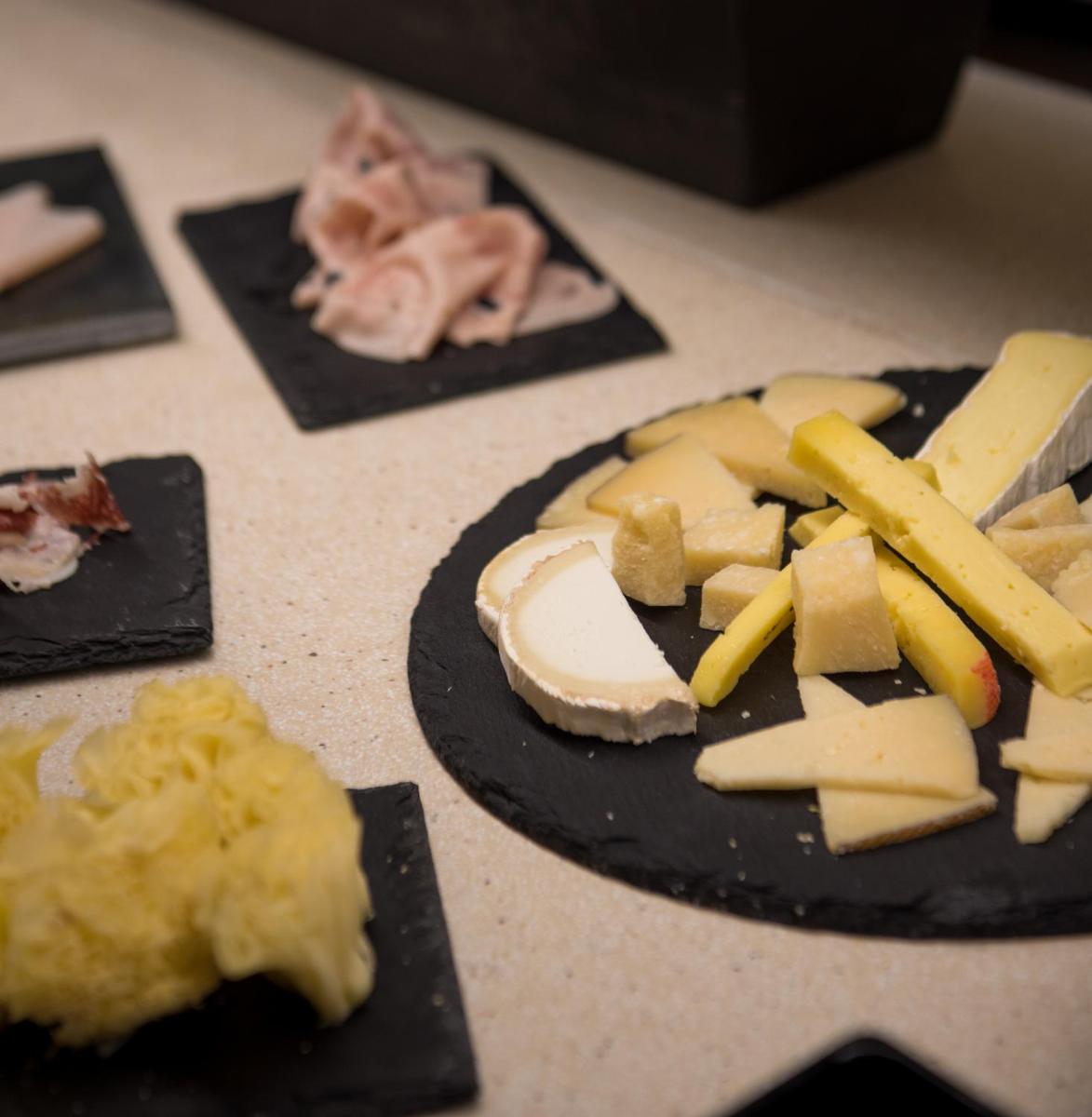 Comida en o cerca de este hotel