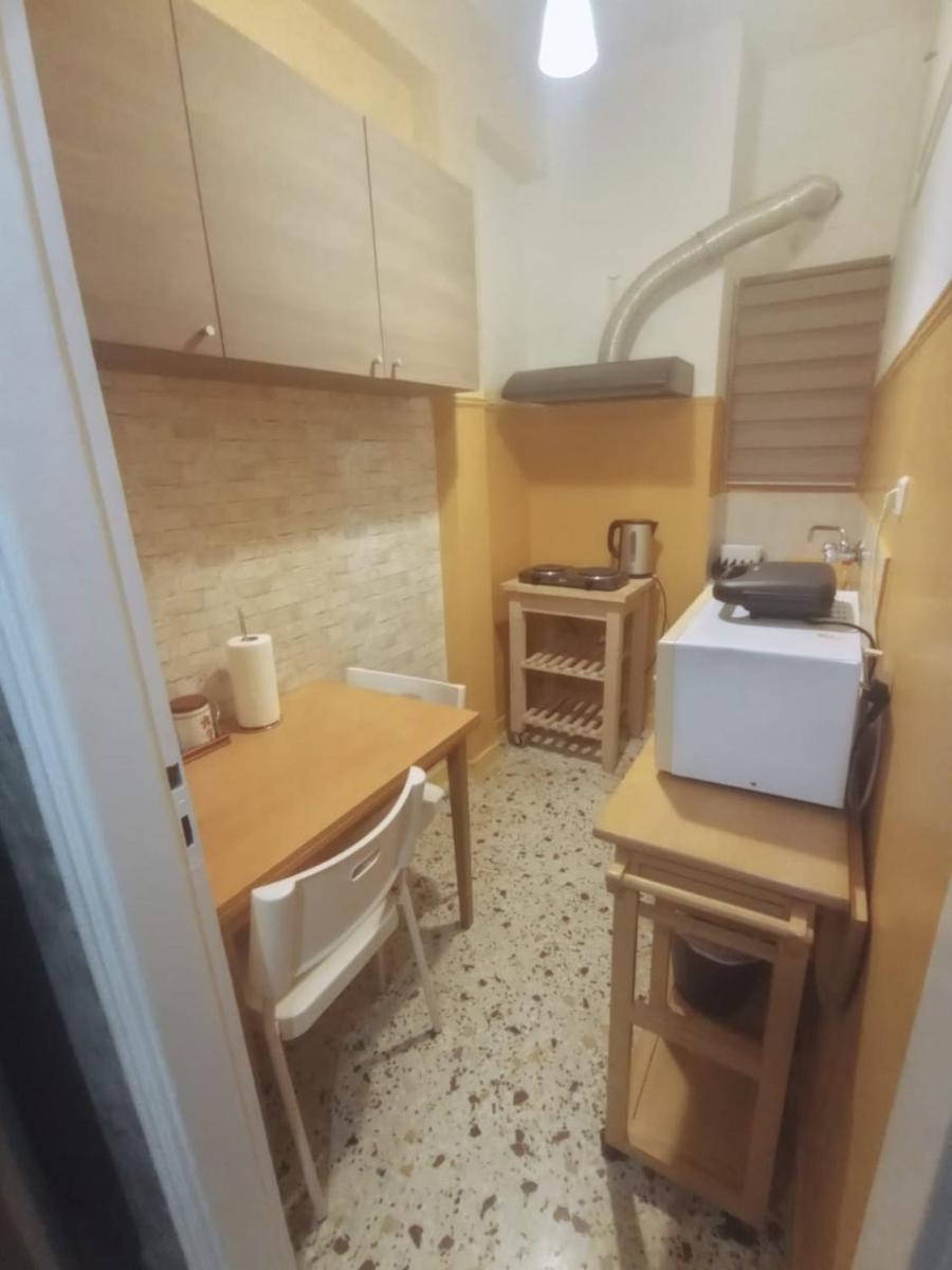 Suitetrails - Nice Apartment in Athens 1