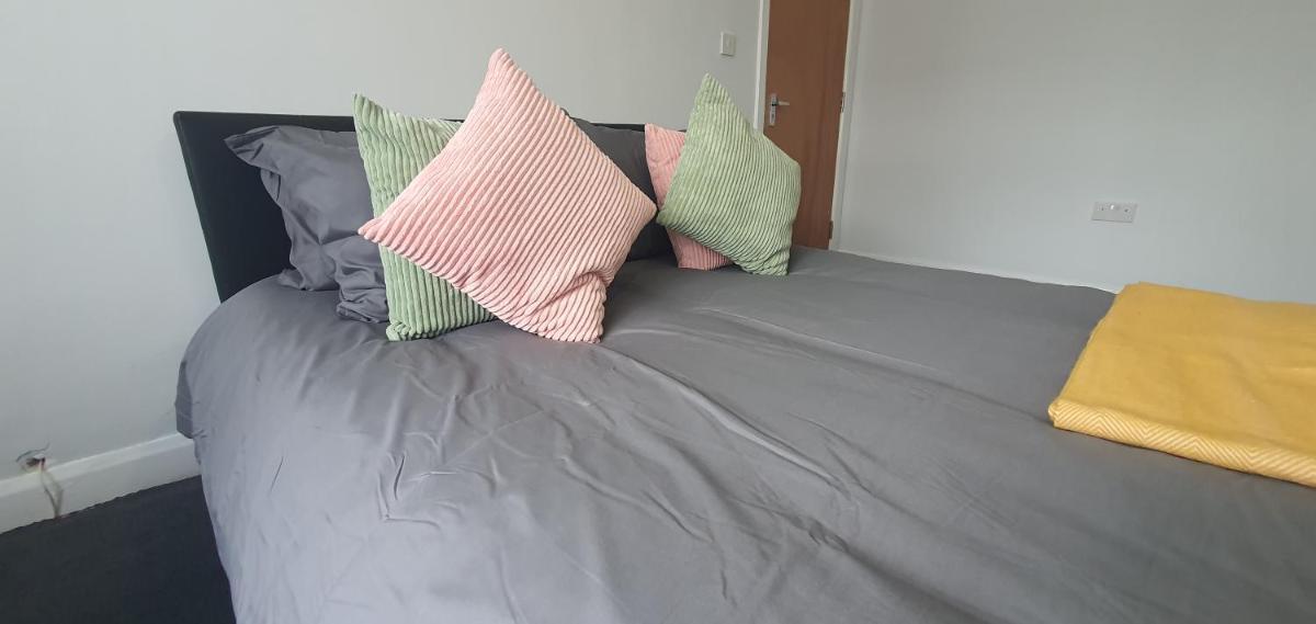 Coventry Spacious House - Housity