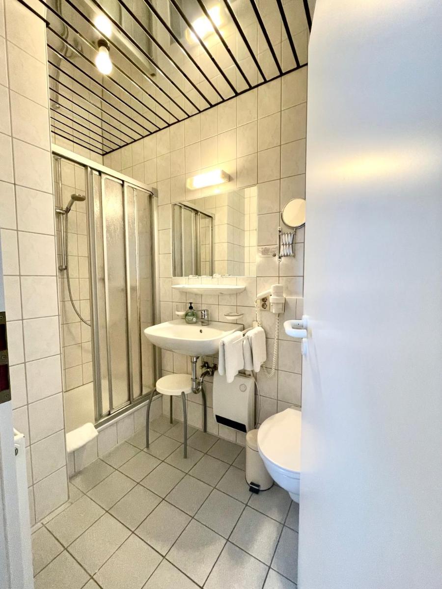 Hotel Saarburger Hof - Housity