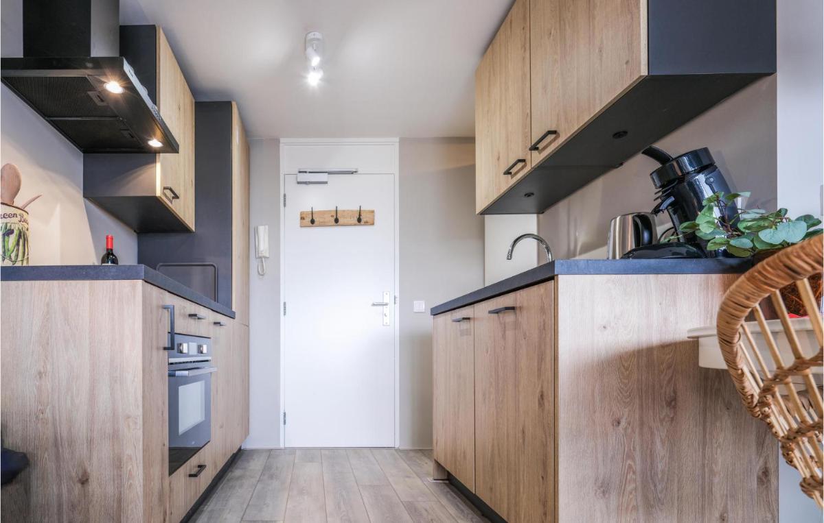 Nice Apartment In Bruinisse With Kitchen - Housity