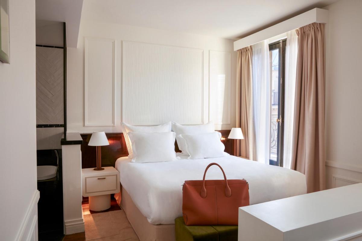 Un ou plusieurs lits dans un hébergement de l'établissement Maison Delano Paris