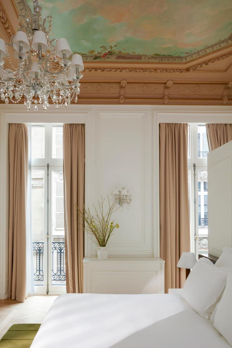 Un ou plusieurs lits dans un hébergement de l'établissement Maison Delano Paris
