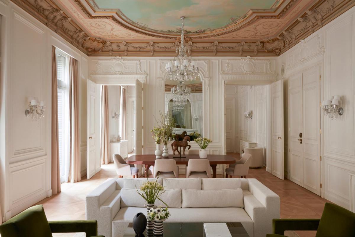 Coin salon dans l'établissement Maison Delano Paris
