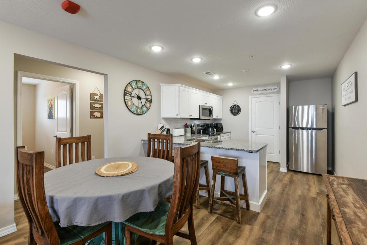 Suitetrails - Mystic Cove Condo - Pool - New Everything - Perfect Location!!