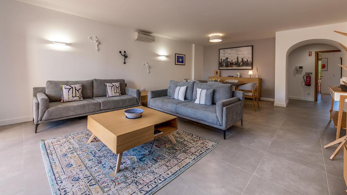 Uma área de estar em Estrela da Luz Resort