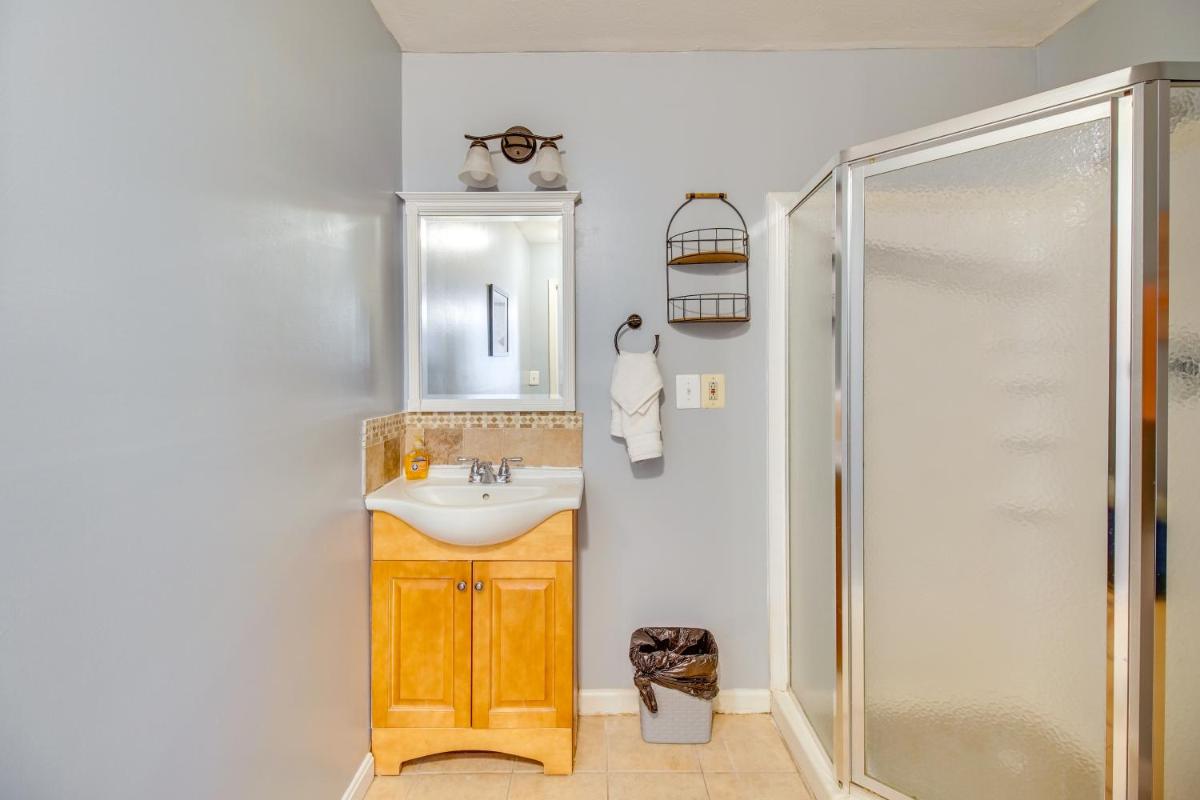 Homey Luray Cabin with Fire Pit and Deck! - Housity