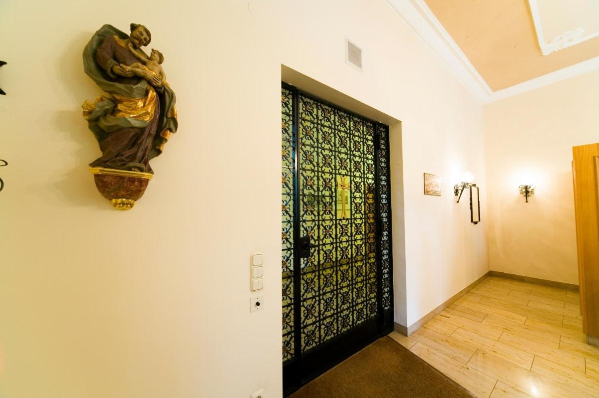 Kloster St. Josef - Housity