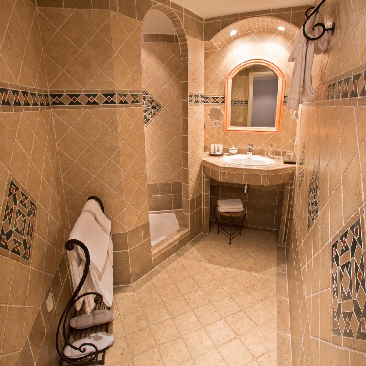 Salle de bains dans l'établissement Ostella Spa & Resort