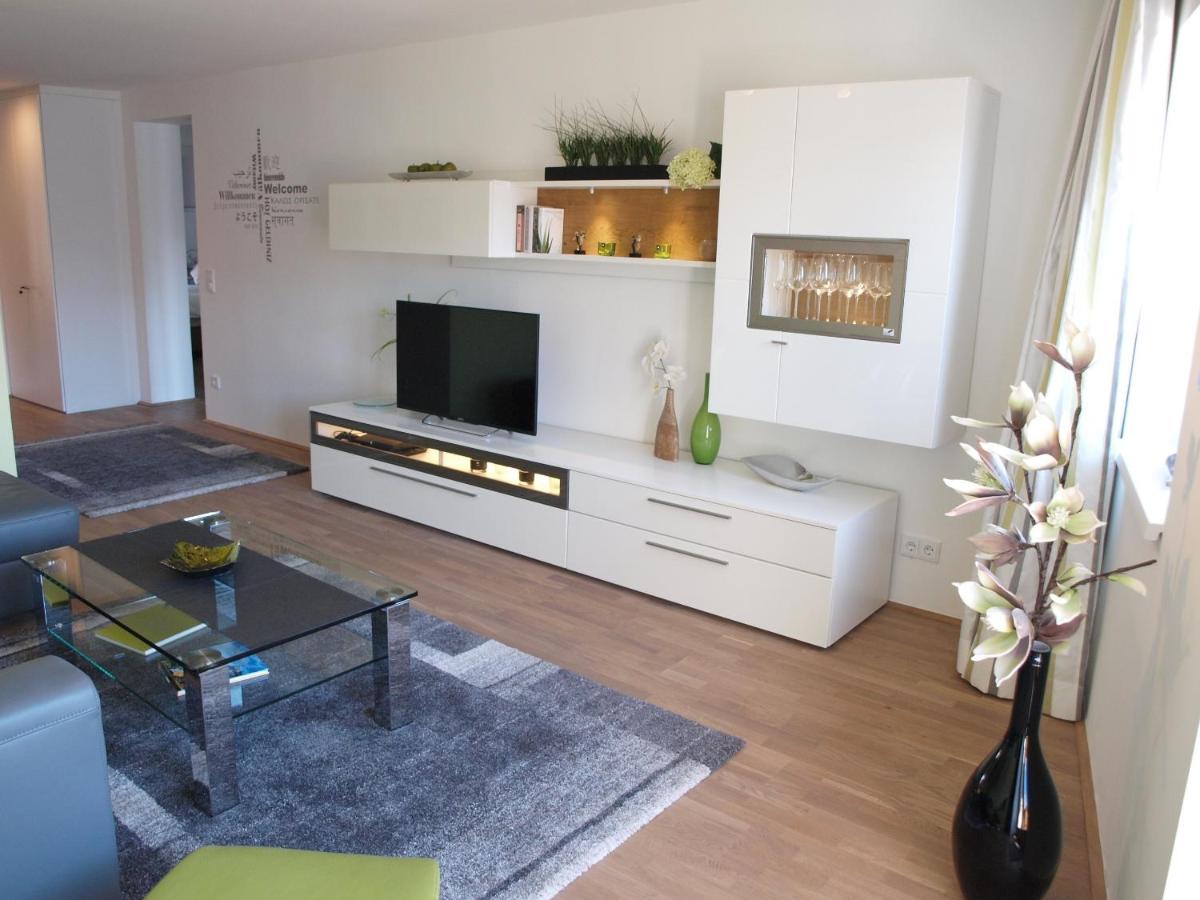 Lake View Apartment - Housity