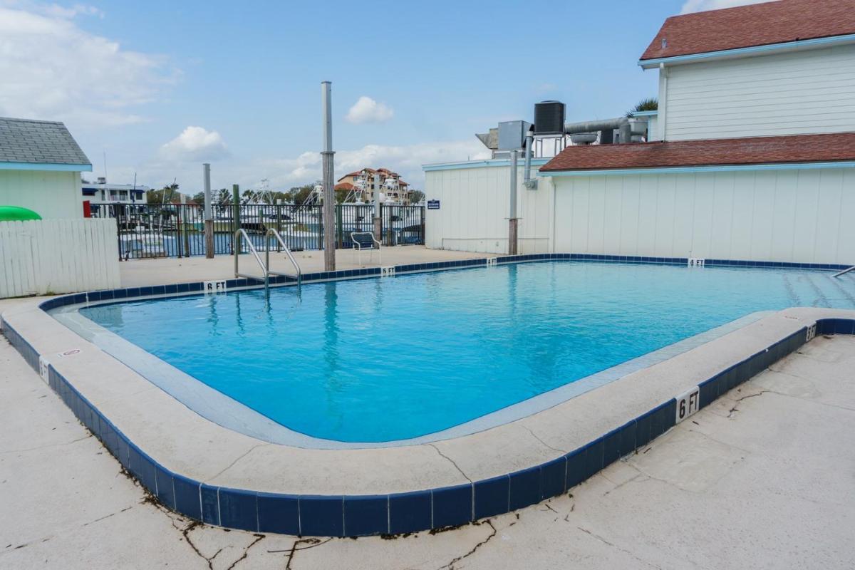 Inn at Camachee Harbor View 20 - Housity