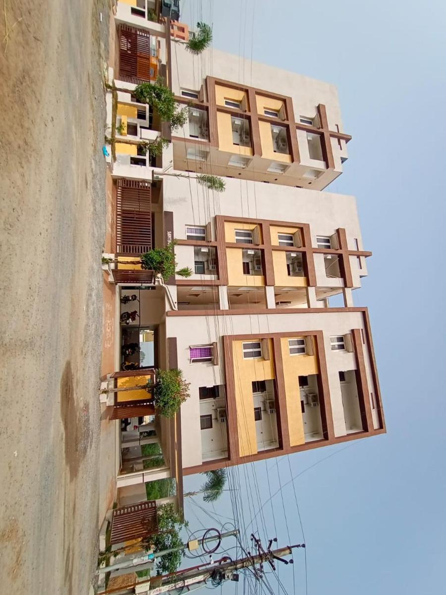 GUNTUR GUEST ROOMS - Housity
