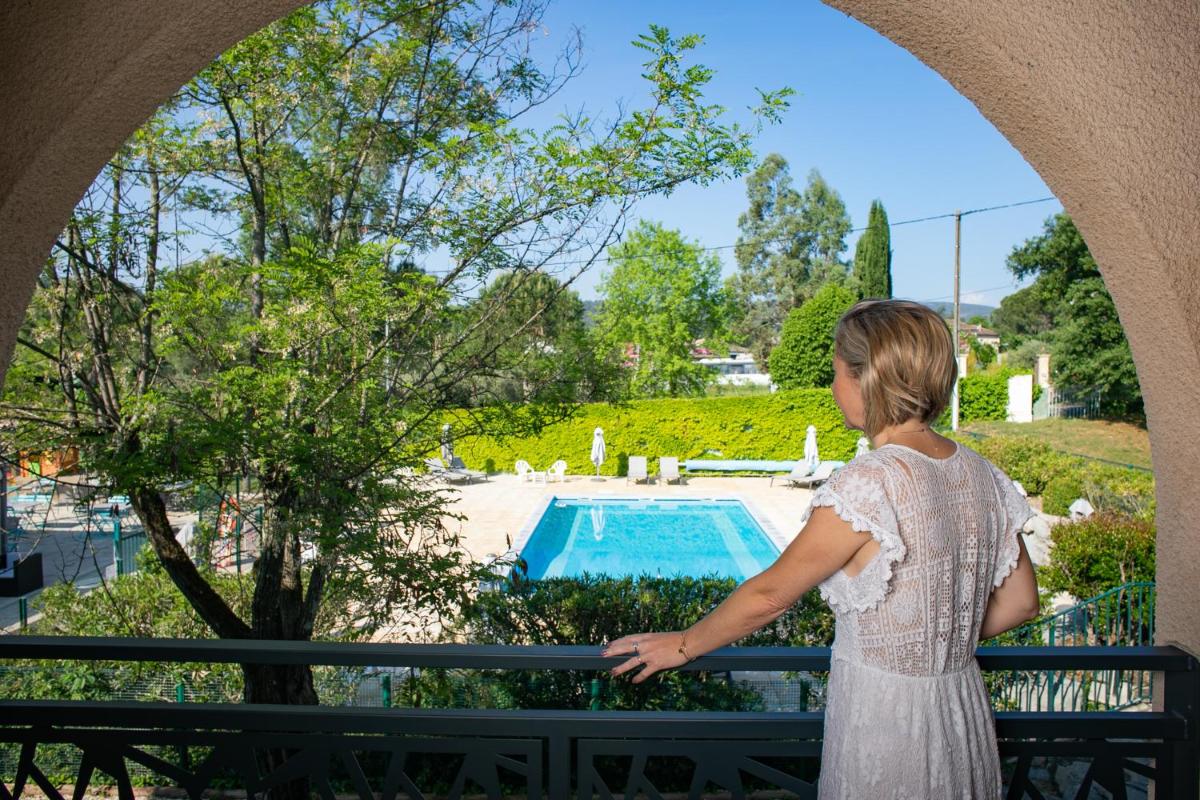 Piscine de l'établissement Le Clos des Bruyères ou située à proximité