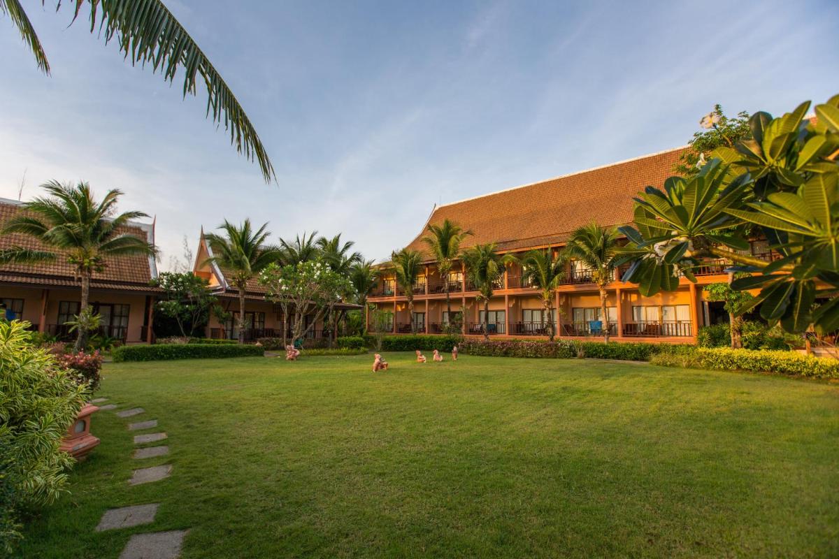 Lanta Casuarina Beach Resort - SHA Plus - Housity