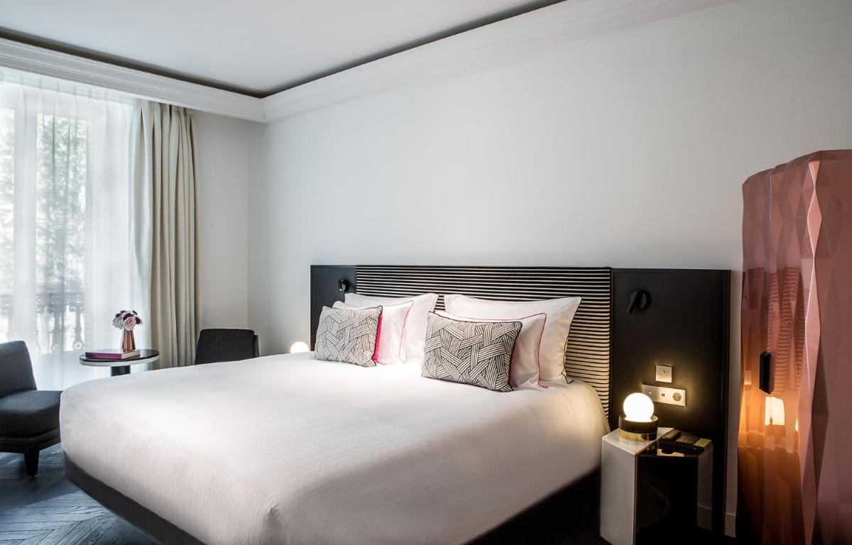 Un ou plusieurs lits dans un hébergement de l'établissement Fauchon l'Hôtel Paris