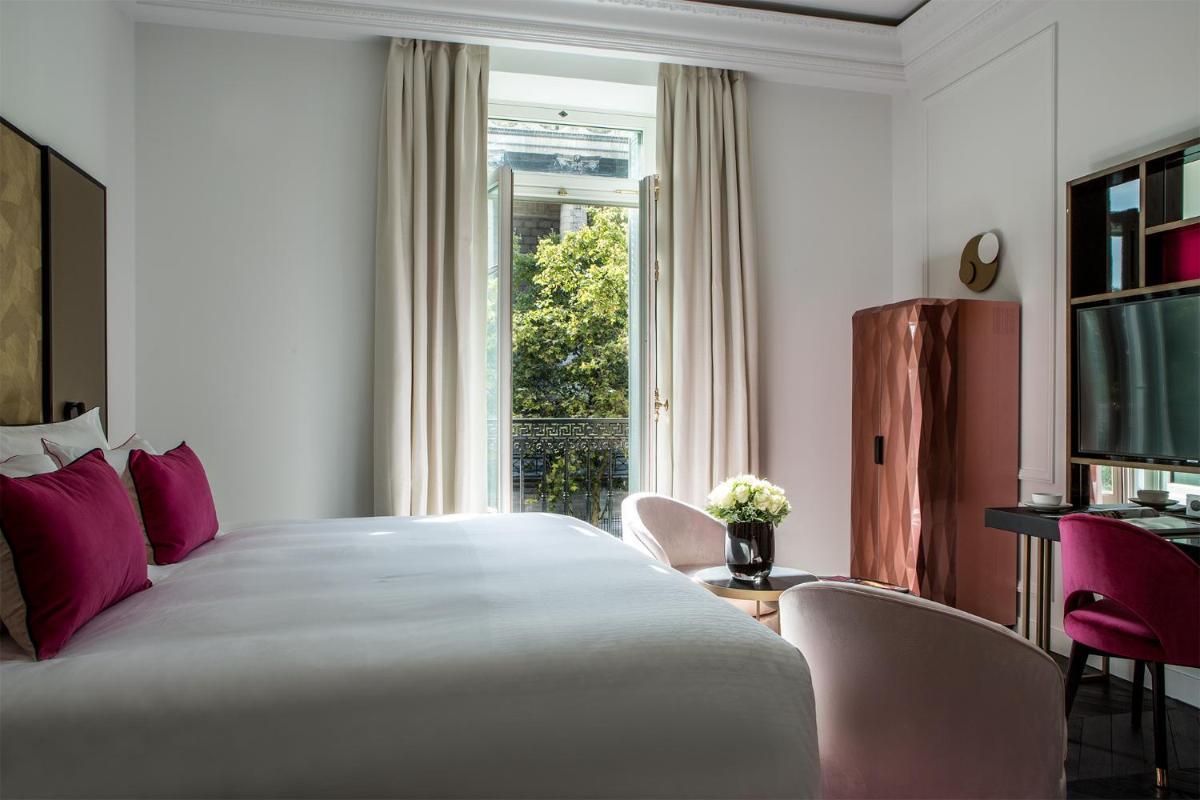 Un ou plusieurs lits dans un hébergement de l'établissement Fauchon l'Hôtel Paris