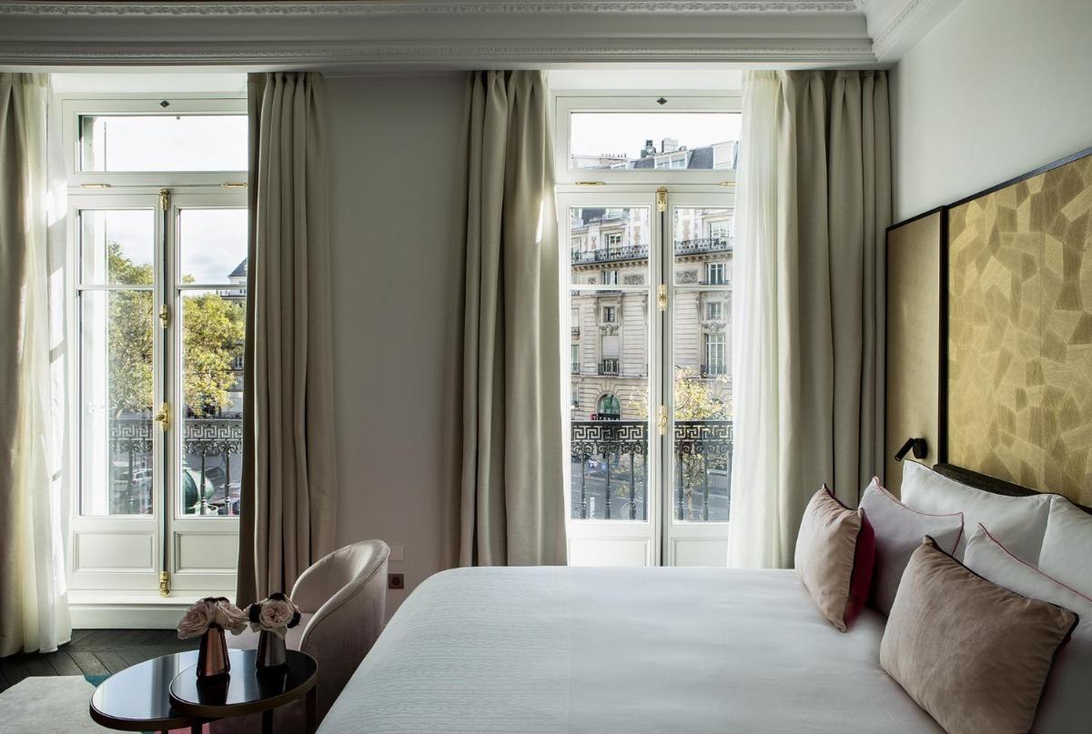 Un ou plusieurs lits dans un hébergement de l'établissement Fauchon l'Hôtel Paris