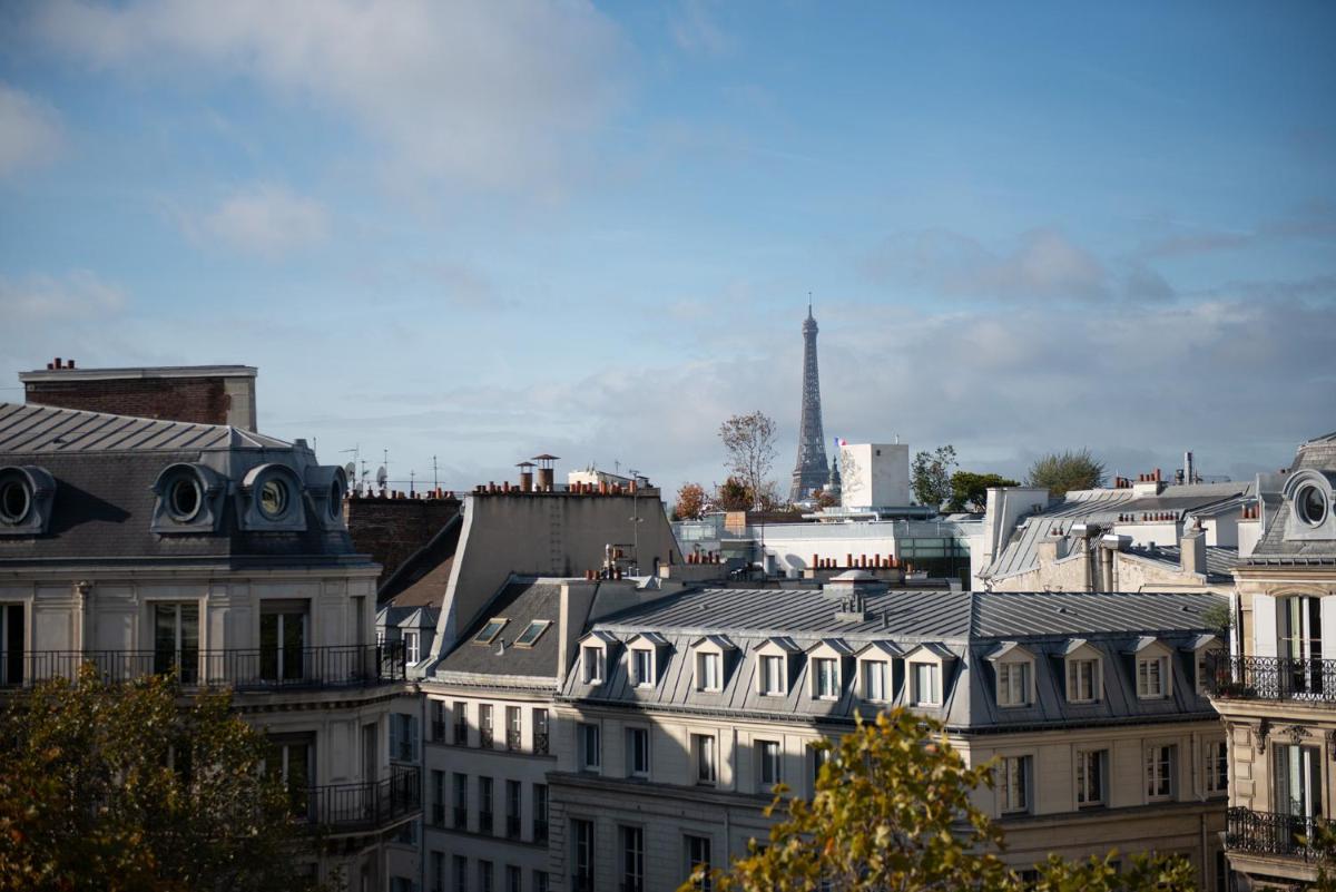 Vue générale sur Paris ou vue de la ville depuis l'hôtel