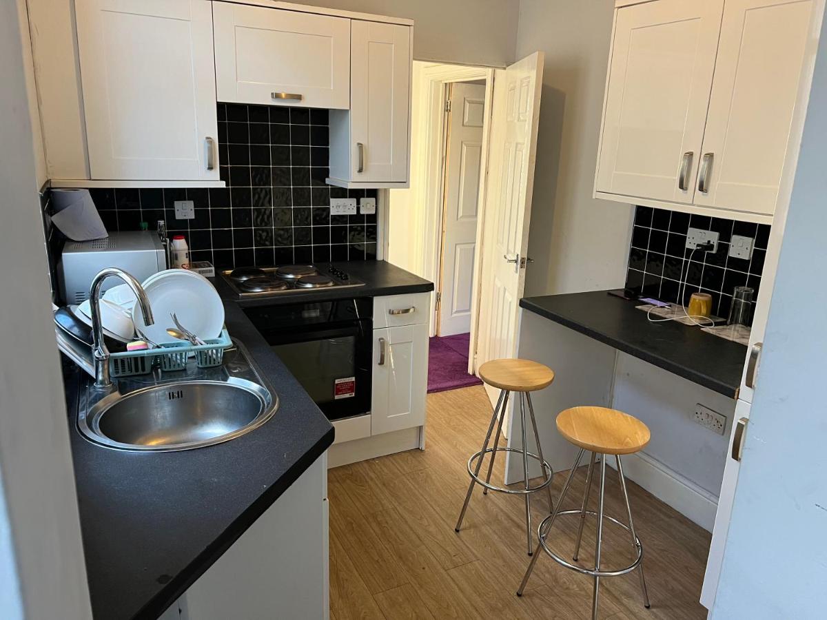 Wolves Living - Housity