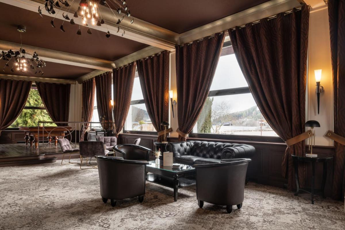 Coin salon dans l'établissement Hôtel Beau Rivage