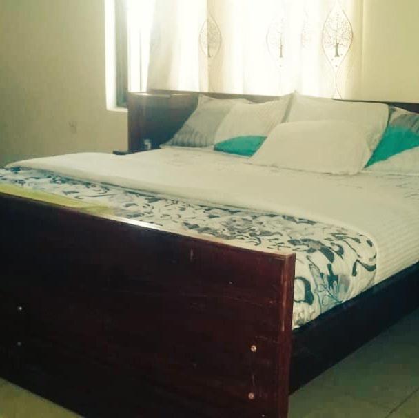 EmmysRoomies Suites - Housity