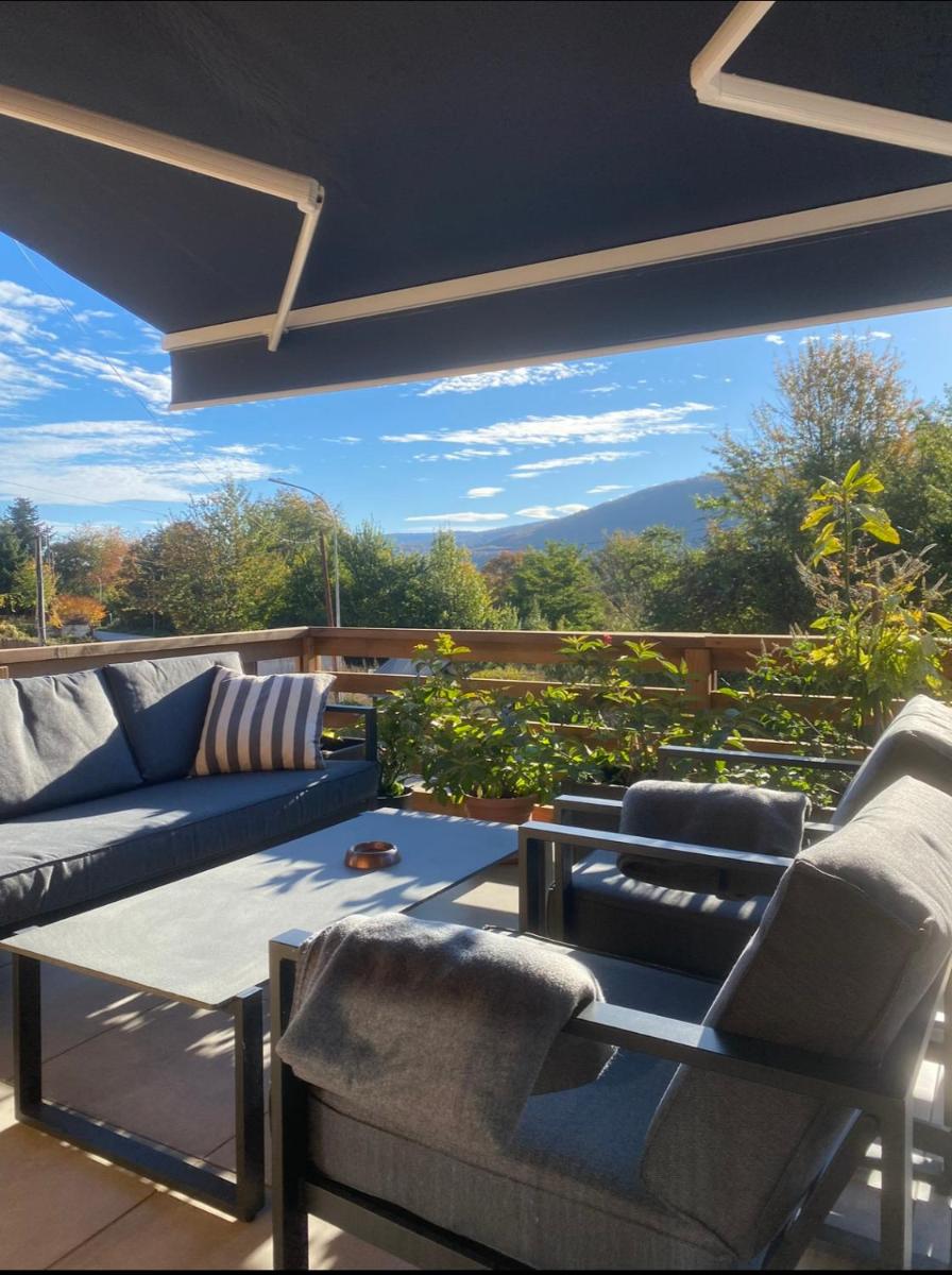 Villa Lake House - Housity