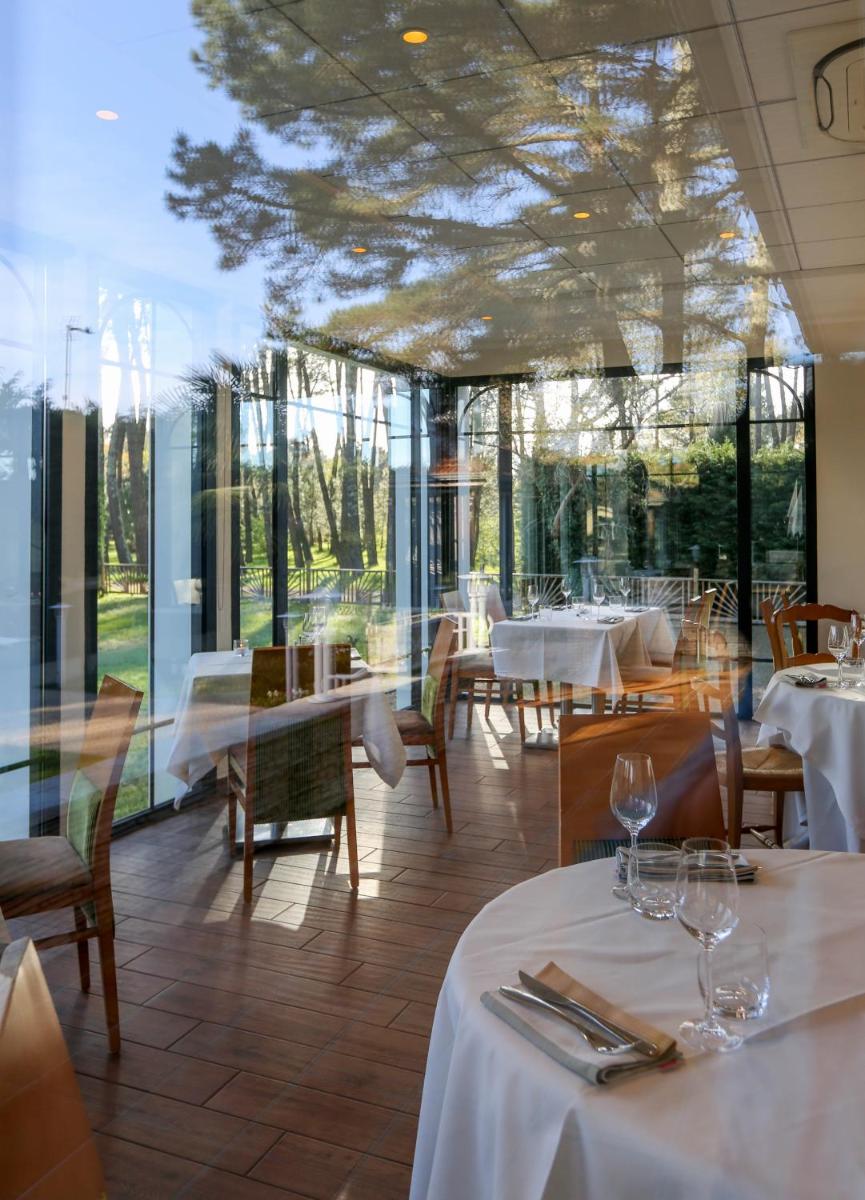 Restaurant ou autre lieu de restauration dans l'établissement Relais de la Poste