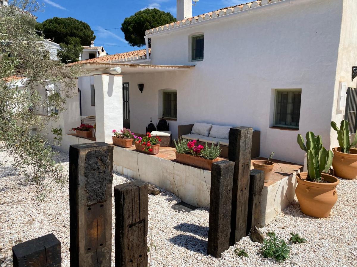 Lovely rustic farmhouse with pool - Housity