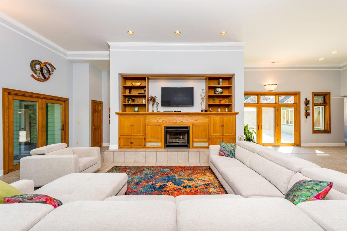 Special End of Summer Rate Villa at Stony Woods Estate near Asheville - Housity