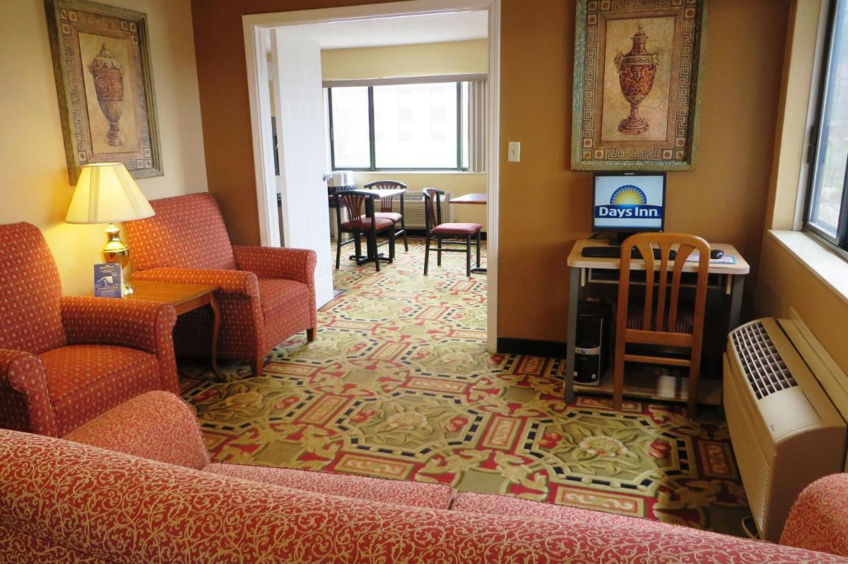 Days Inn by Wyndham Plainfield - Housity