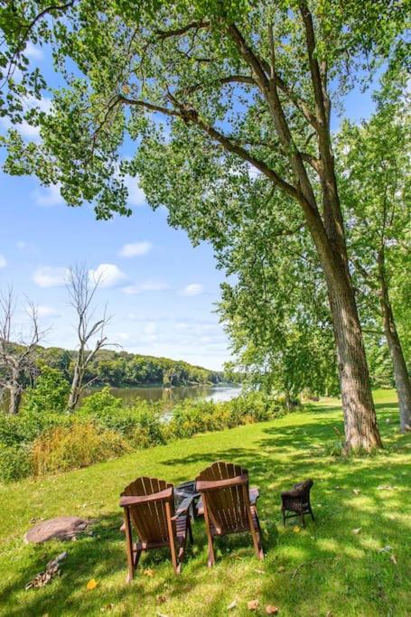 Charming Family Haven, On The Mighty Kankakee - Housity