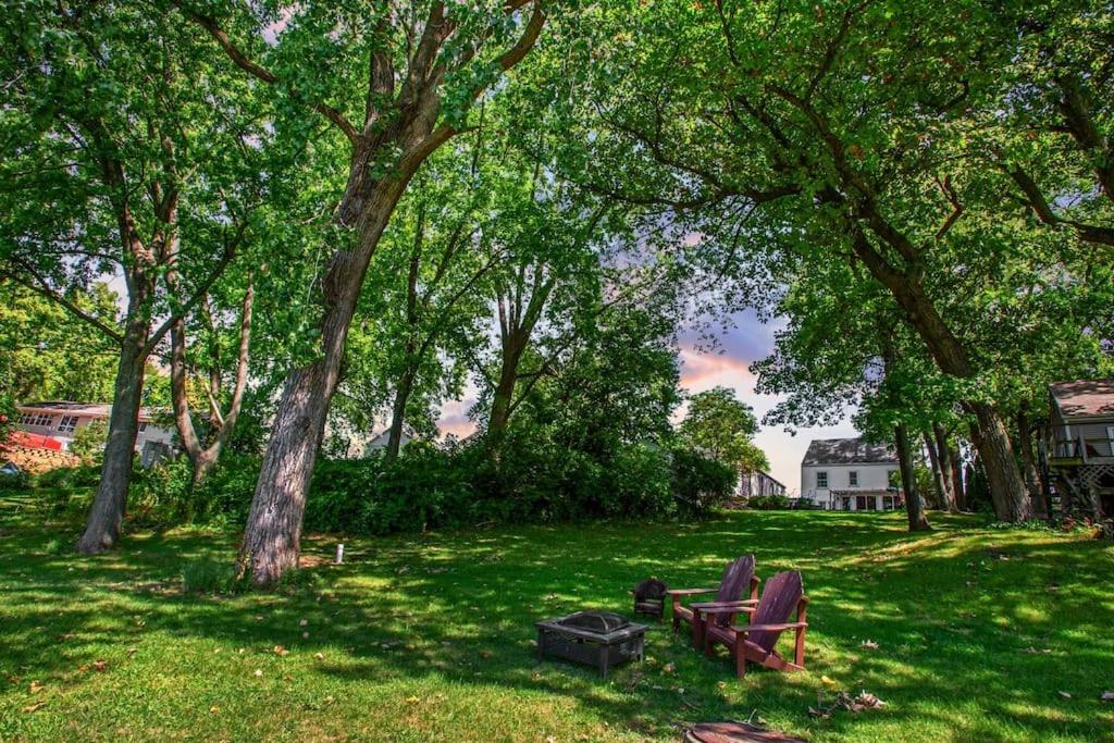 Charming Family Haven, On The Mighty Kankakee - Housity