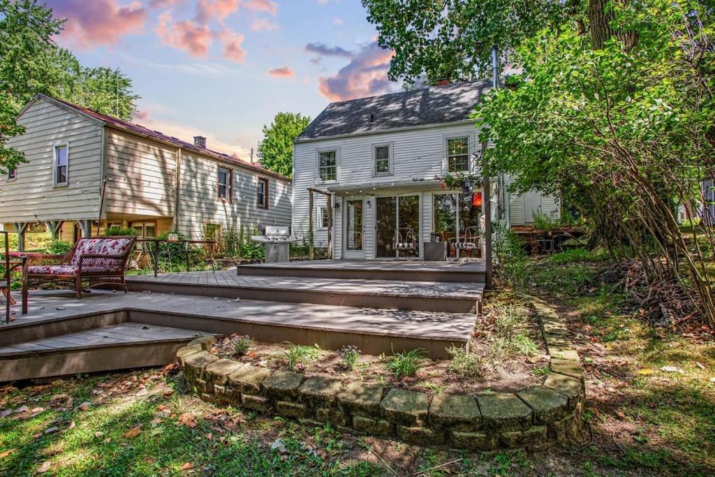 Charming Family Haven, On The Mighty Kankakee - Housity