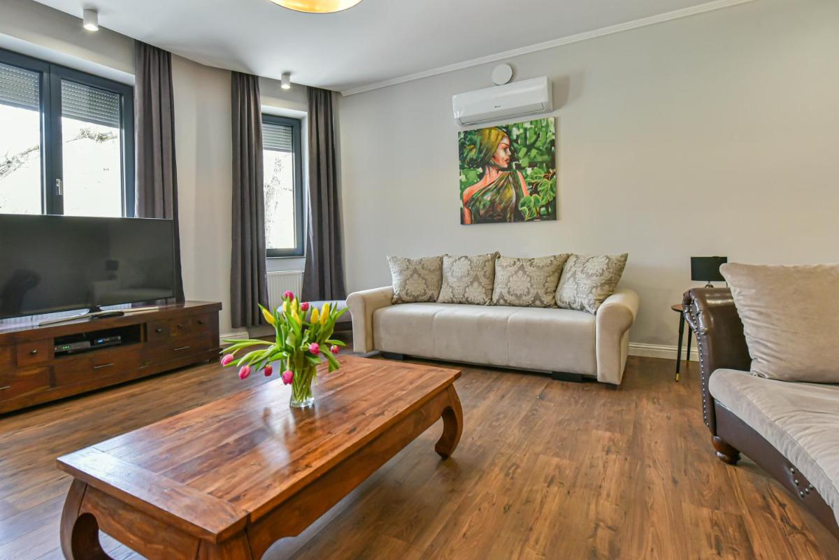 Villa Garden - Housity