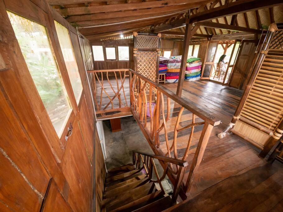 Villa Watu kodok - Villa Located Close to The Beach - Housity