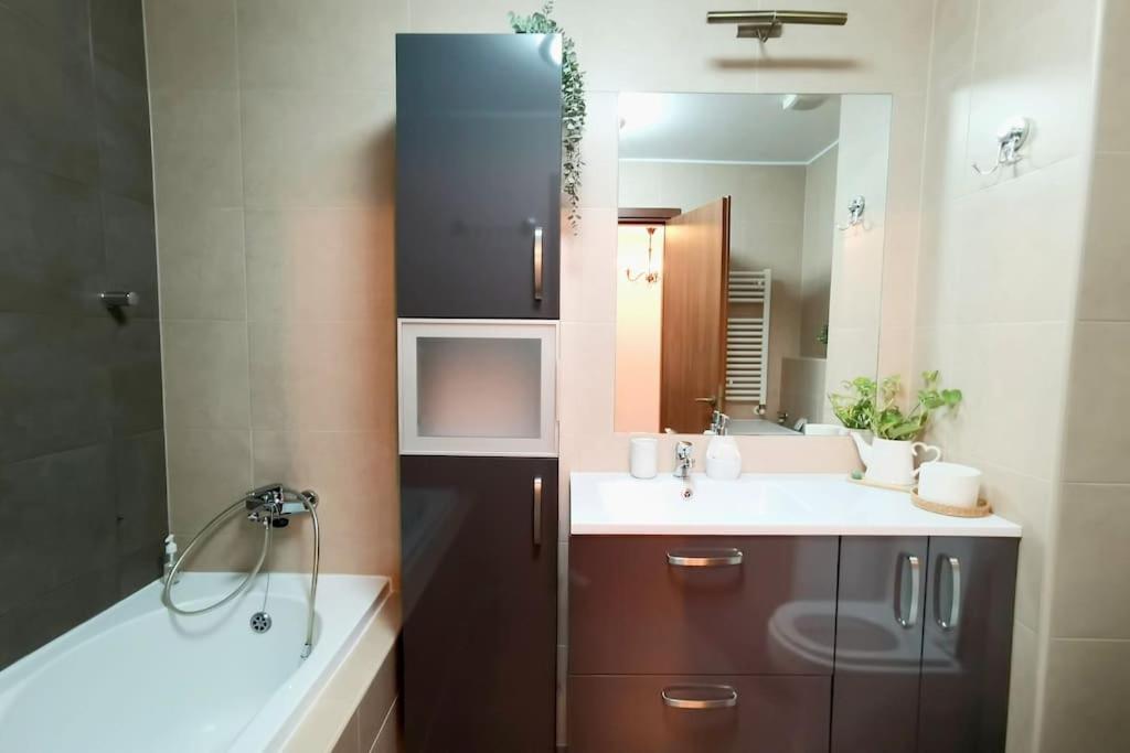 Cosy Boutique 61 sqm Apartment - Private Parking - Ten Blocks Residence - Housity