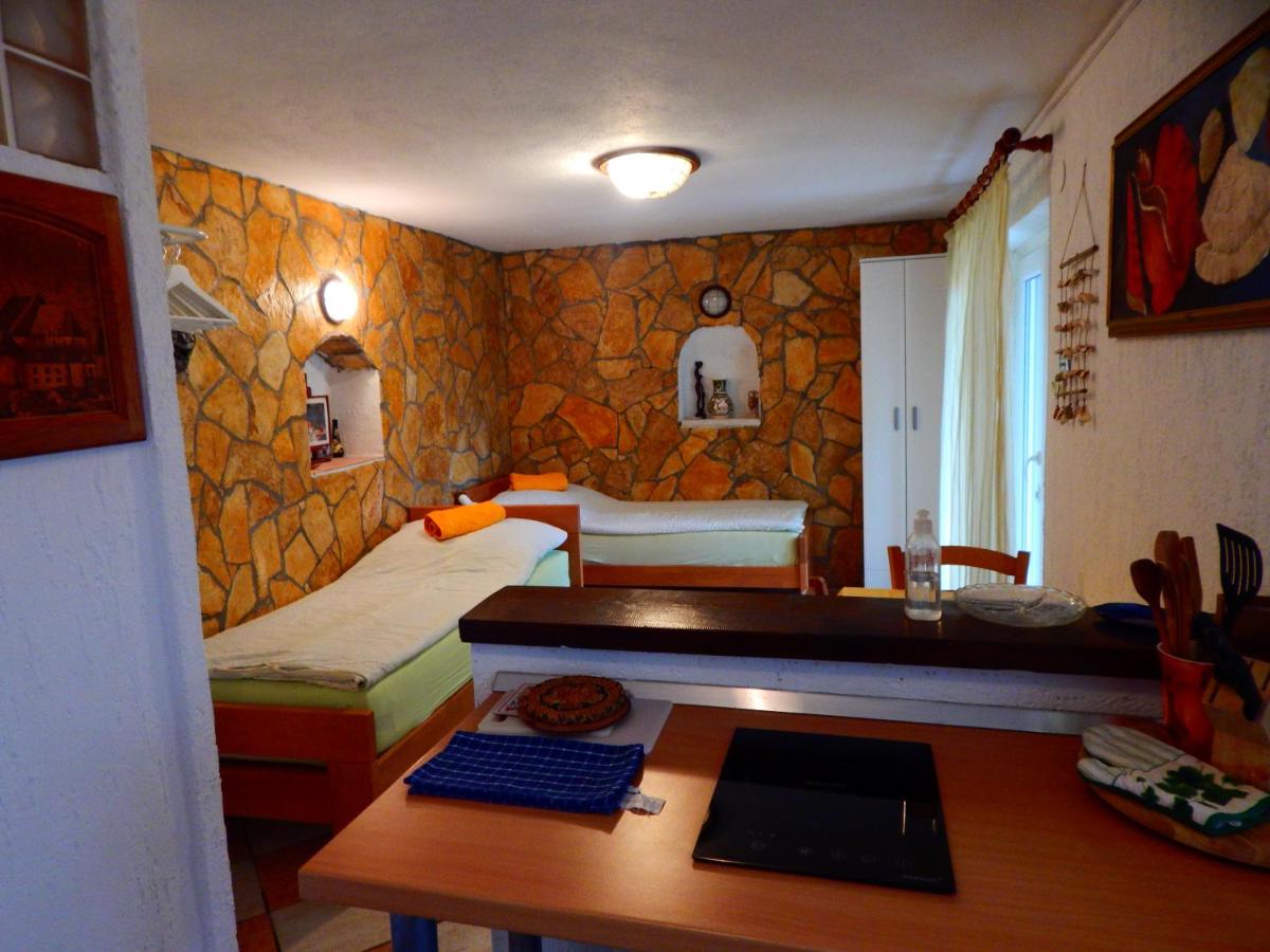 Adrienn Apartments - Housity