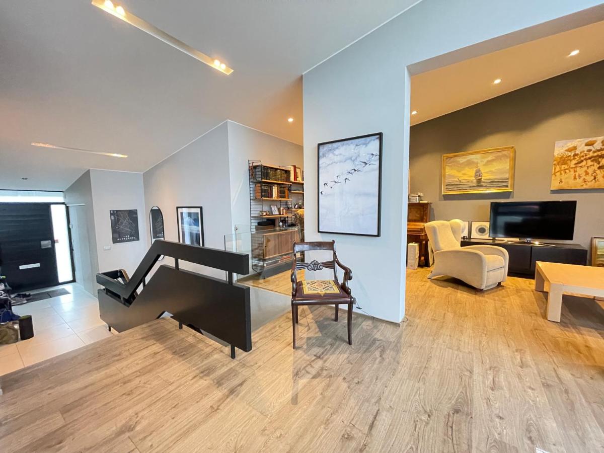 Modern family friendly house centrally located in Reykjavik - Housity