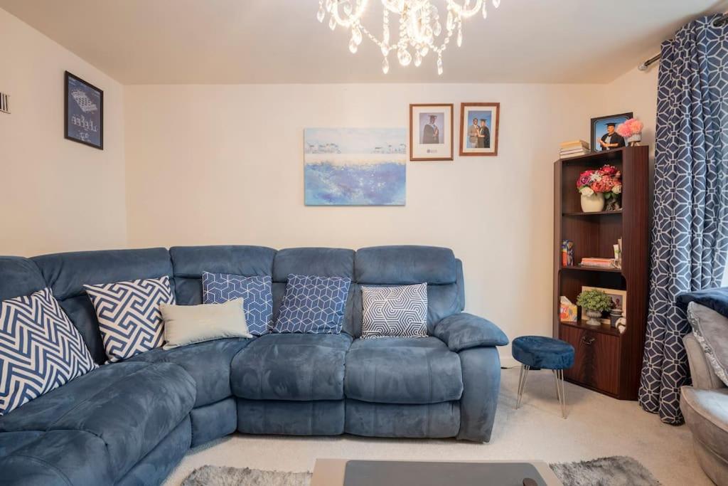 Hemsworth Homestay with Double Bedroom and Private Bathroom - Housity