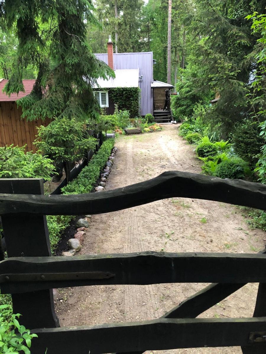 Letnisko SYMSAR 6, Drewniany domek letniskowy z ogrodem - Housity