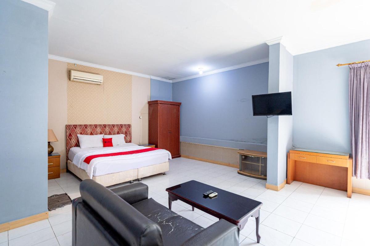 RedDoorz Plus @ Jalan Iskandar Muda Medan - Housity
