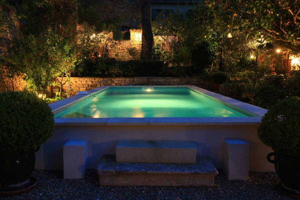 Piscine de l'établissement La Regalido ou située à proximité