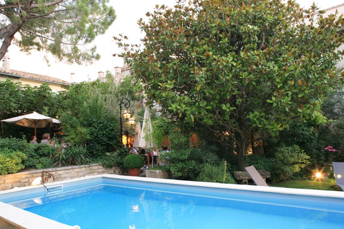 Piscine de l'établissement La Regalido ou située à proximité