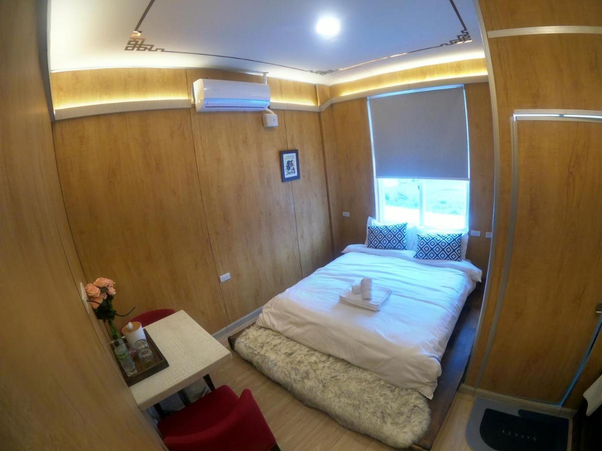 20ft Sea Attic - Housity