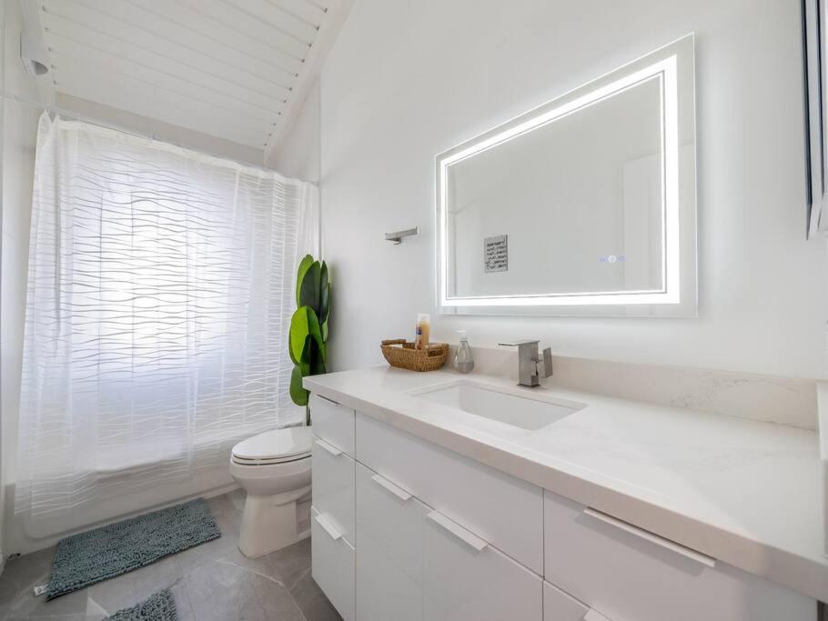 Large Kailua Home w/Spectacular Views - Housity