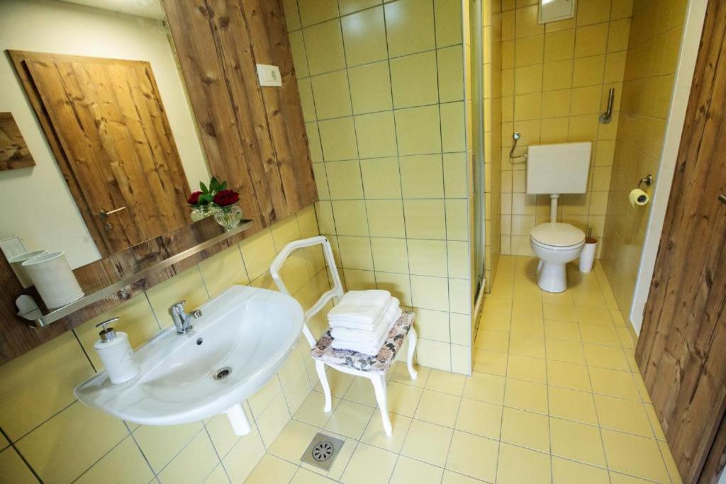 Hiša Poljana Rooms - Housity
