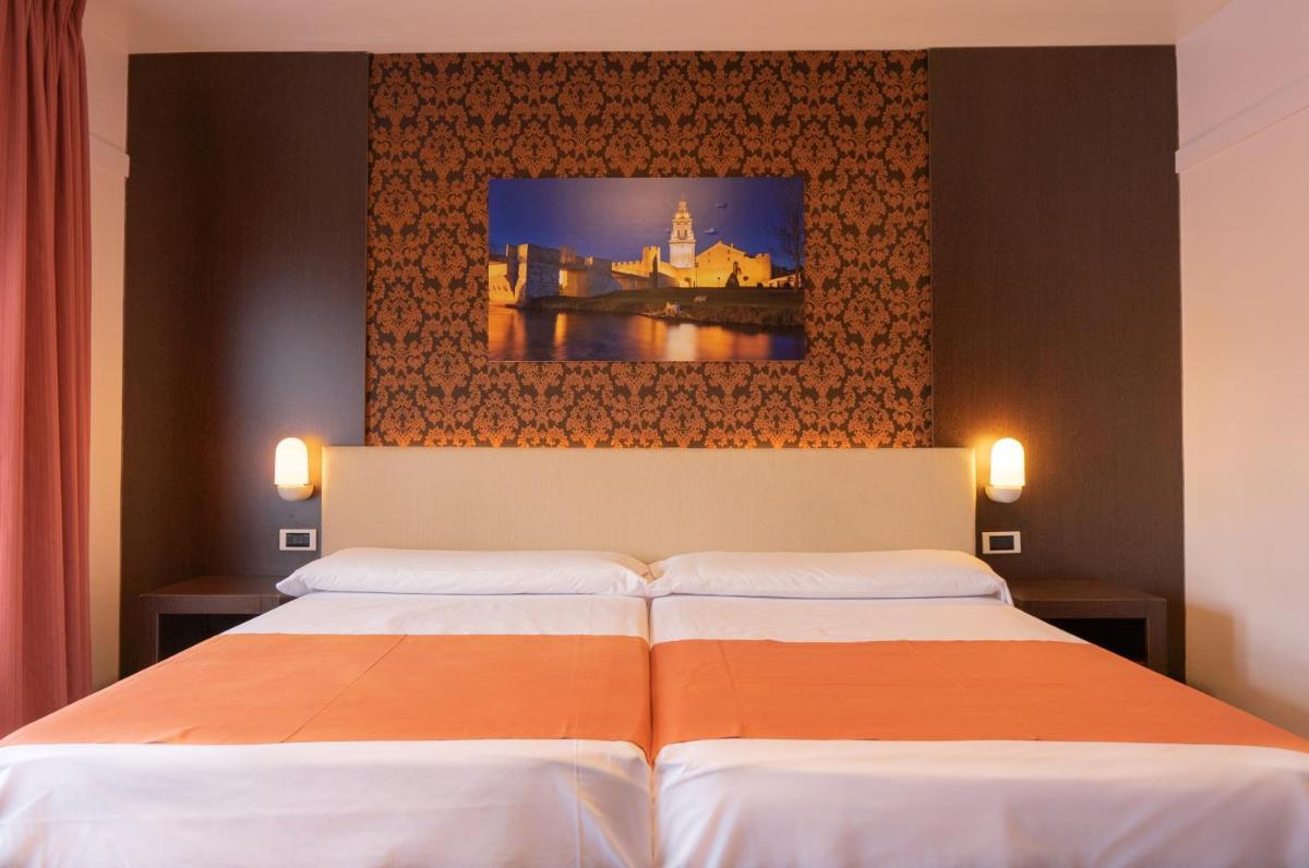 Cama o camas de una habitación en Hotel Spa Rio Ucero
