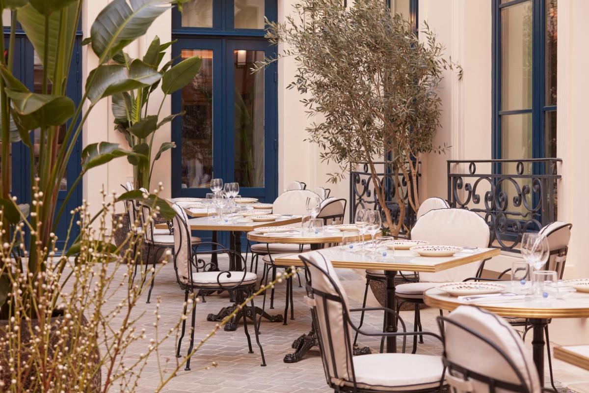 Restaurant ou autre lieu de restauration dans l'établissement Maison Delano Paris